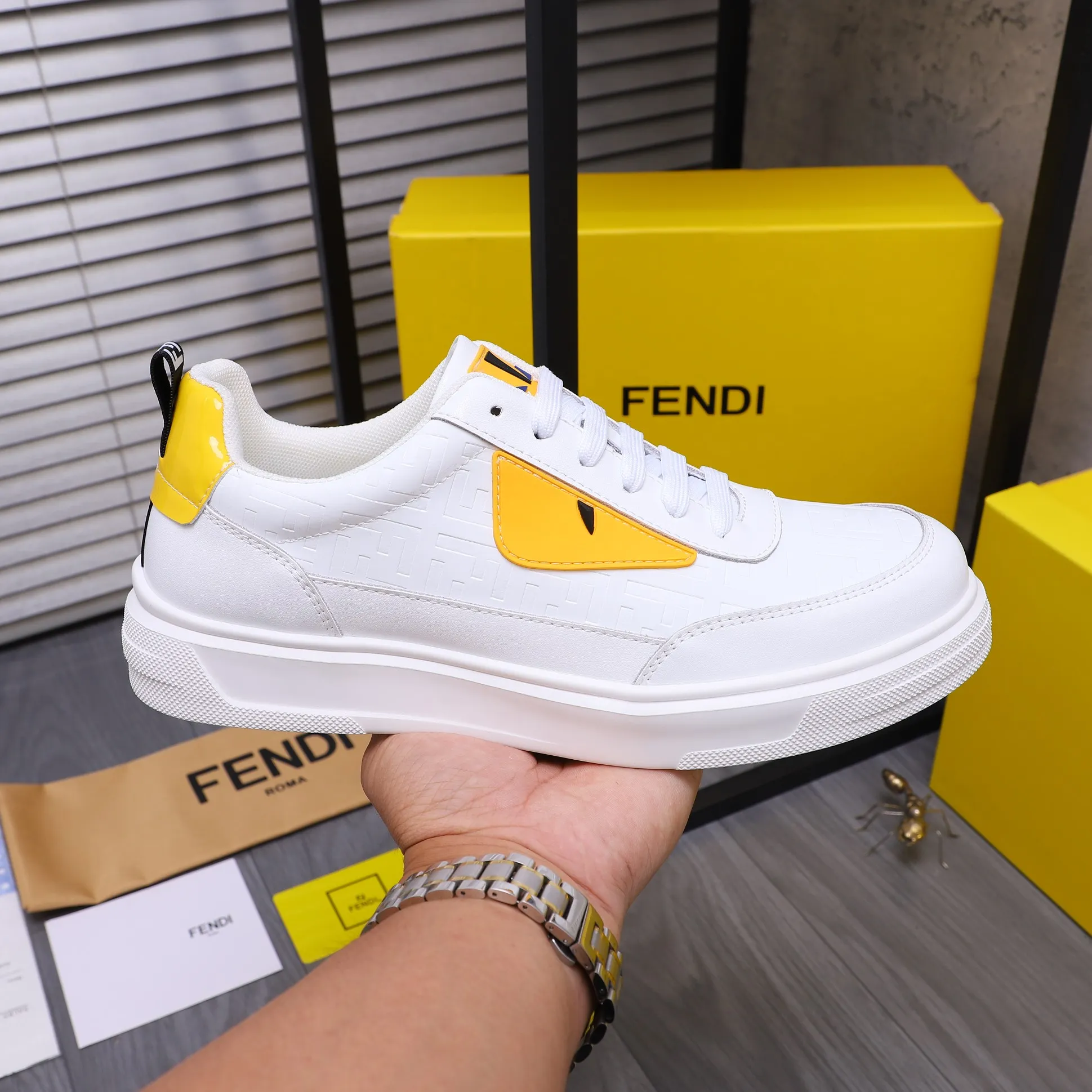 Men's shoes 💰420 Product trademark: FENDI "Fendi" casual shoes Regular size: 38-45 (45 is custom-made and non-returnable) Product materials: Selected cowhide embossed upper, mesh lining, cowhide insole, rubber outsole